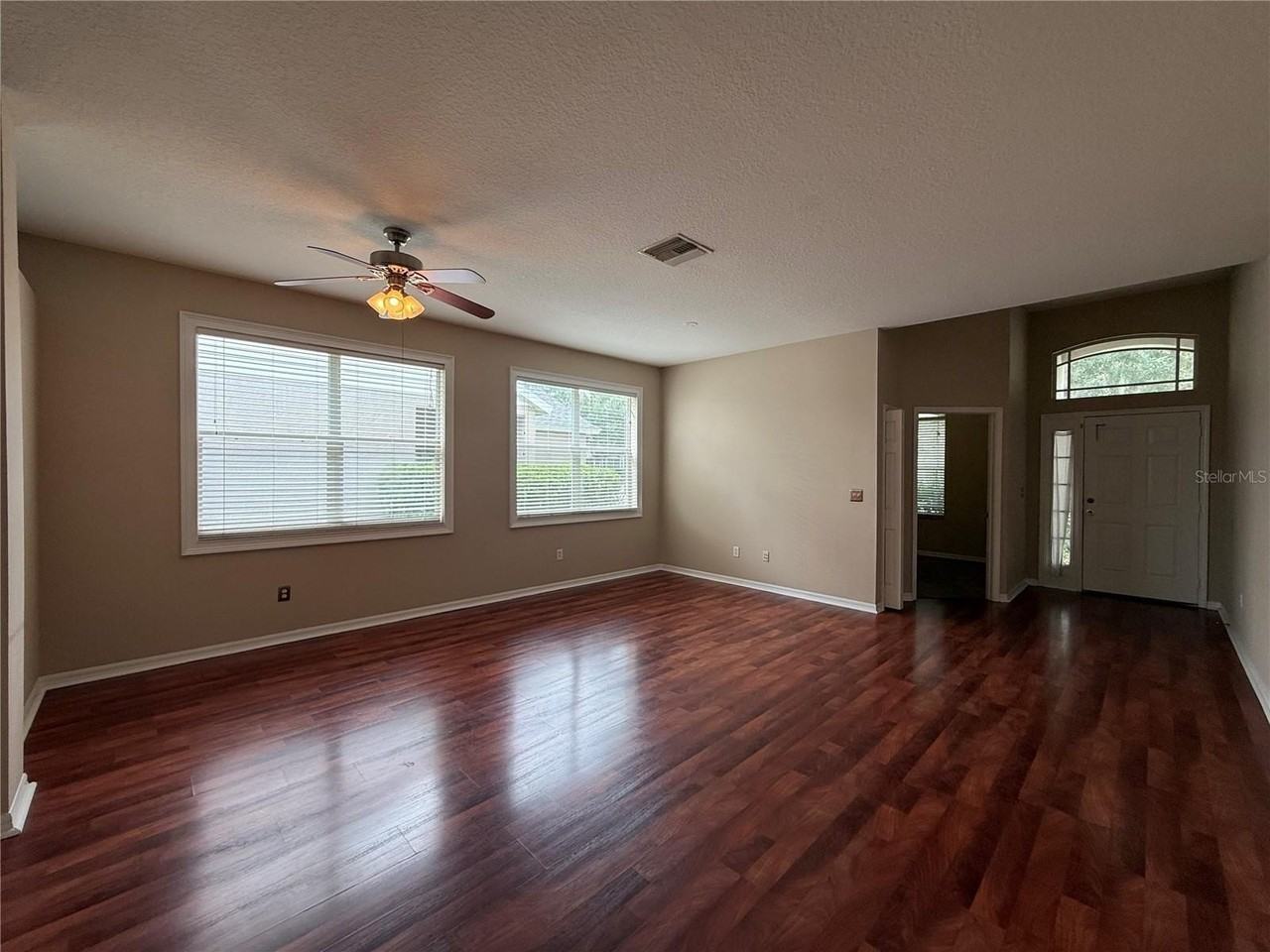 6520 Bridgecrest Dr - Photo 5 of 37