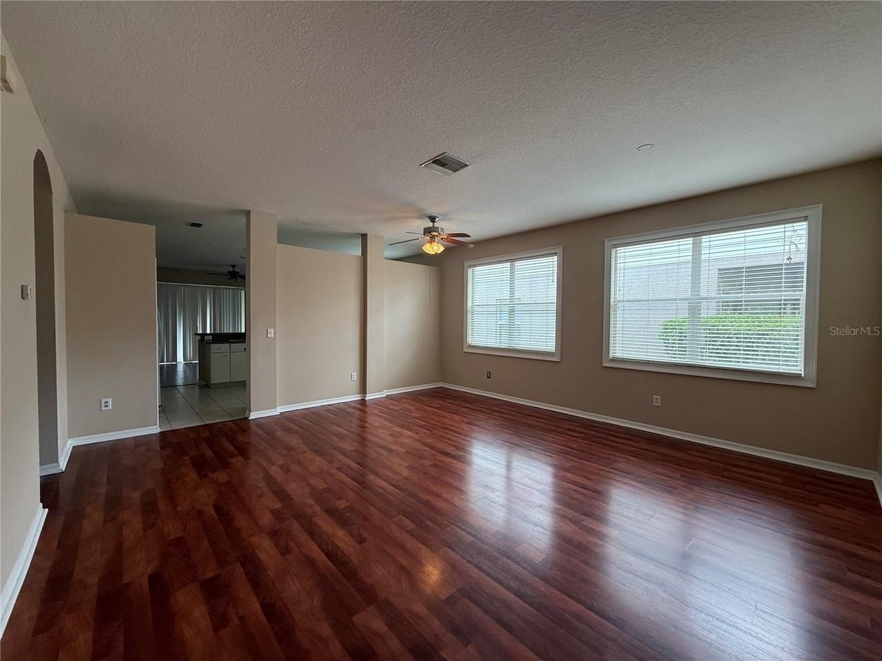 6520 Bridgecrest Dr - Photo 6 of 37
