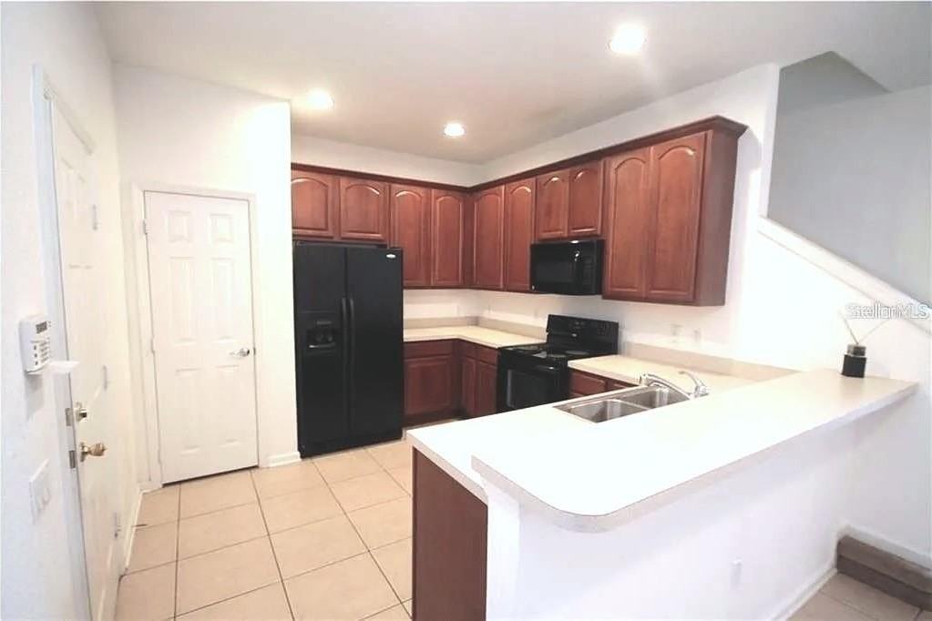 1682 Shallcross Ave - Photo 4 of 16