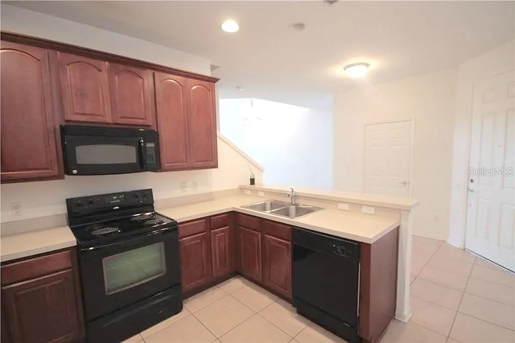 1682 Shallcross Ave - Photo 5 of 16