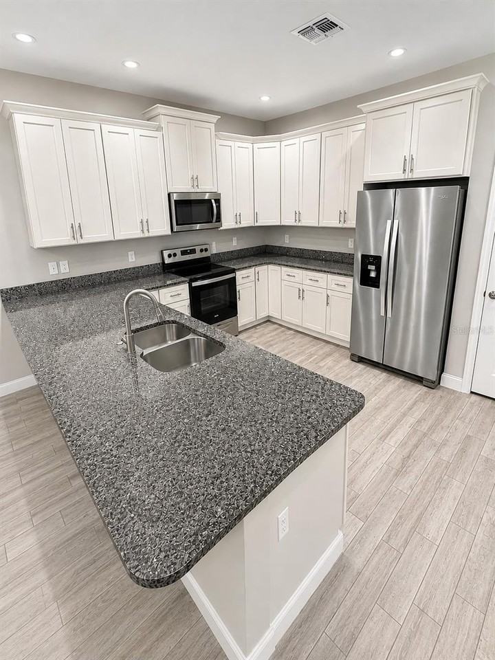 20627 Majestic St - Photo 3 of 18