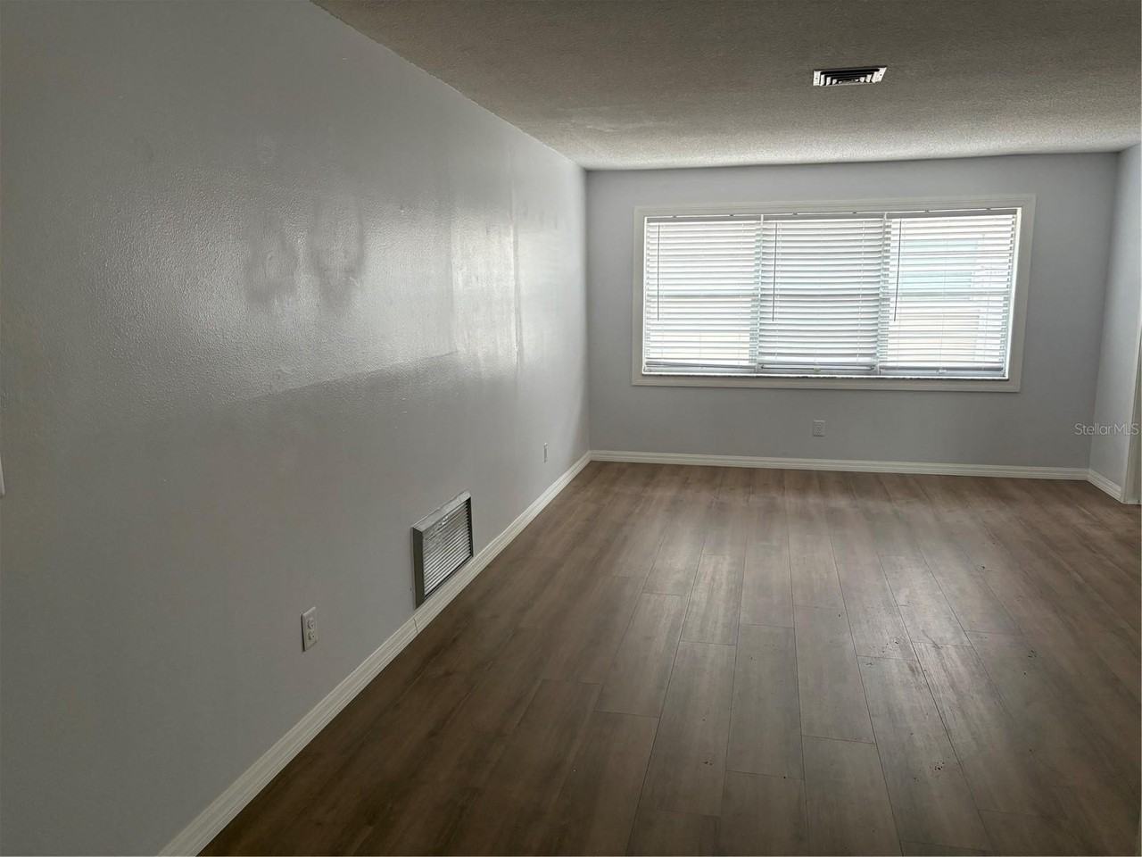 2380 Timbercrest Cir W - Photo 3 of 16