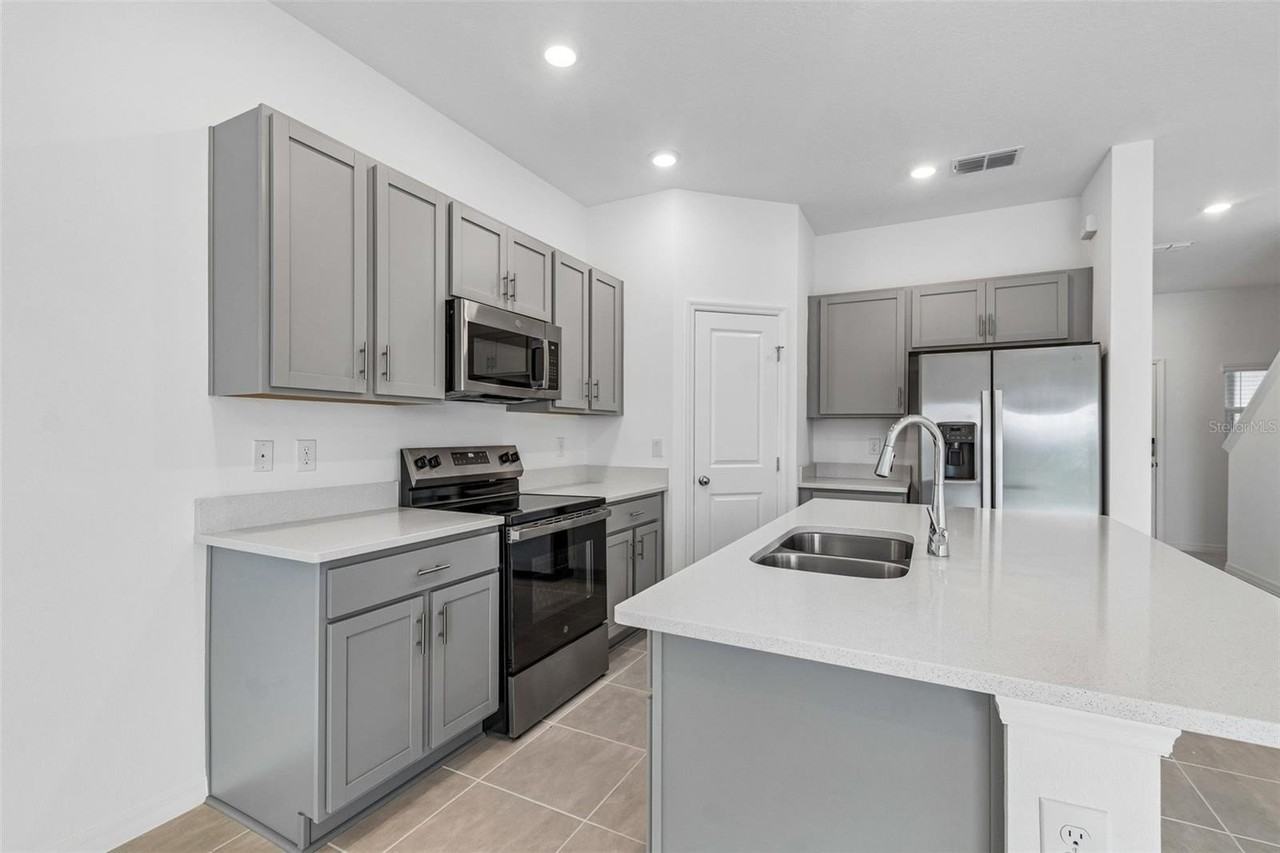 13159 Stable Pl - Photo 3 of 24