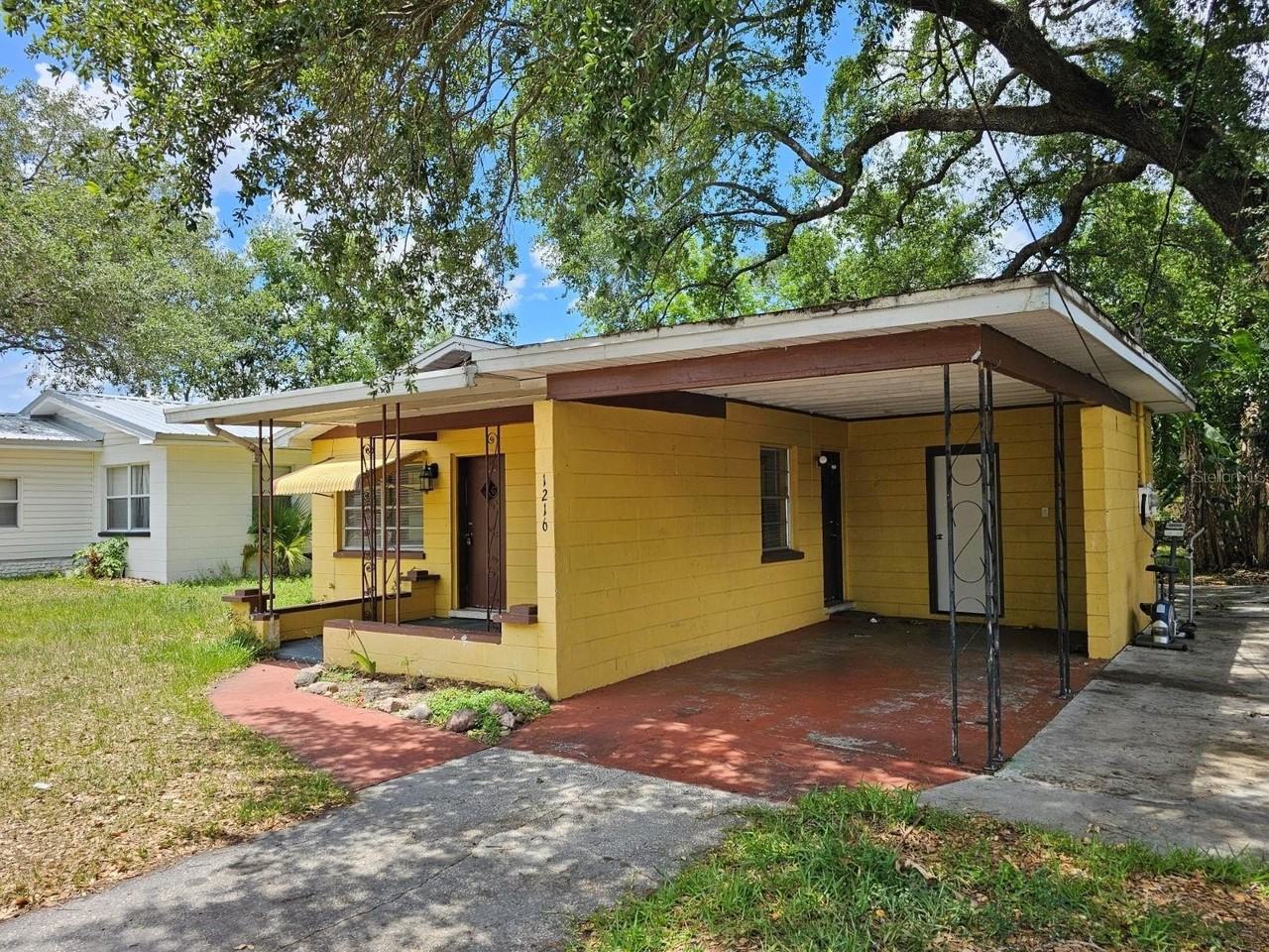 1216 E Myrtle St