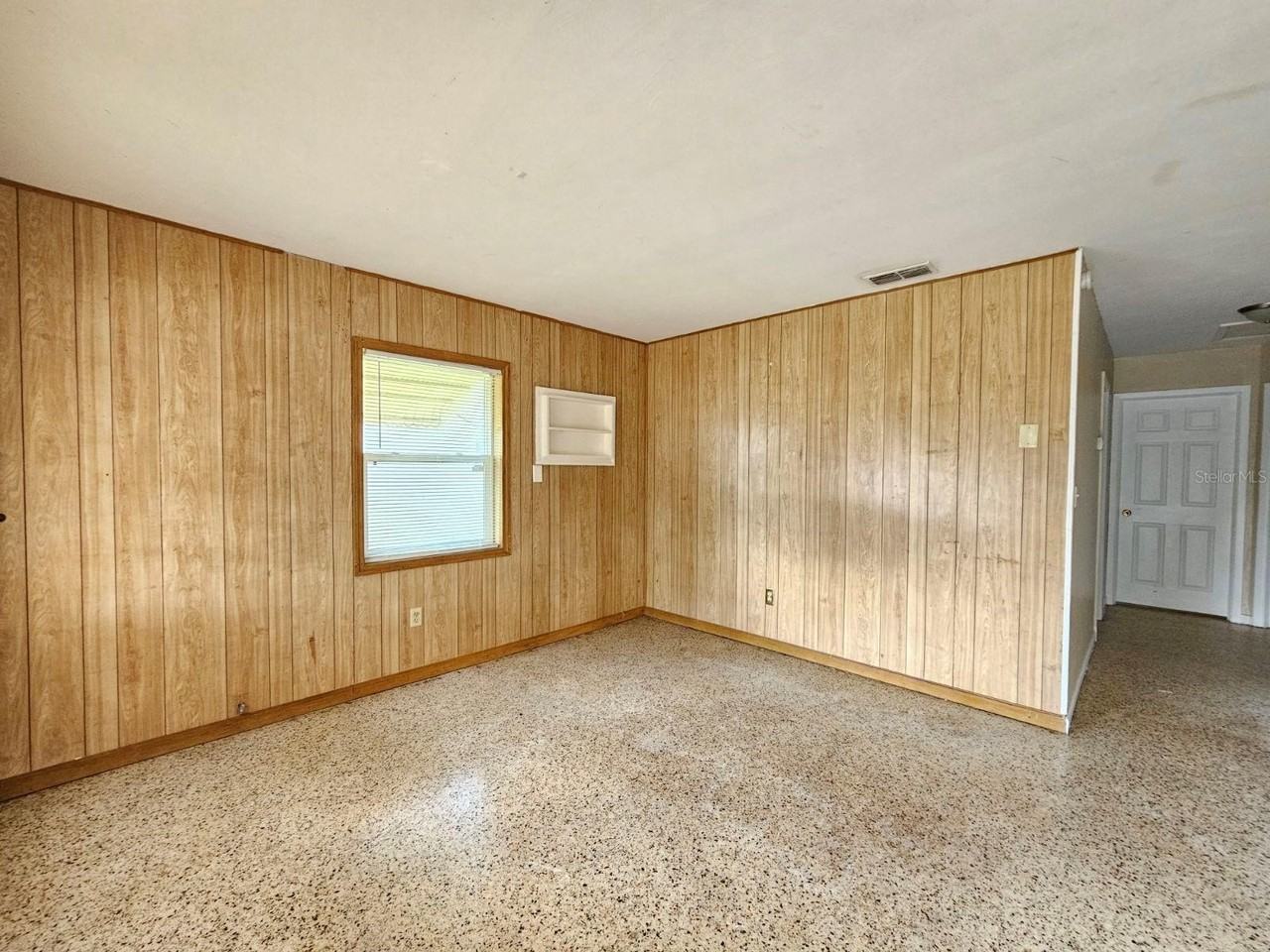 1216 E Myrtle St - Photo 2 of 18