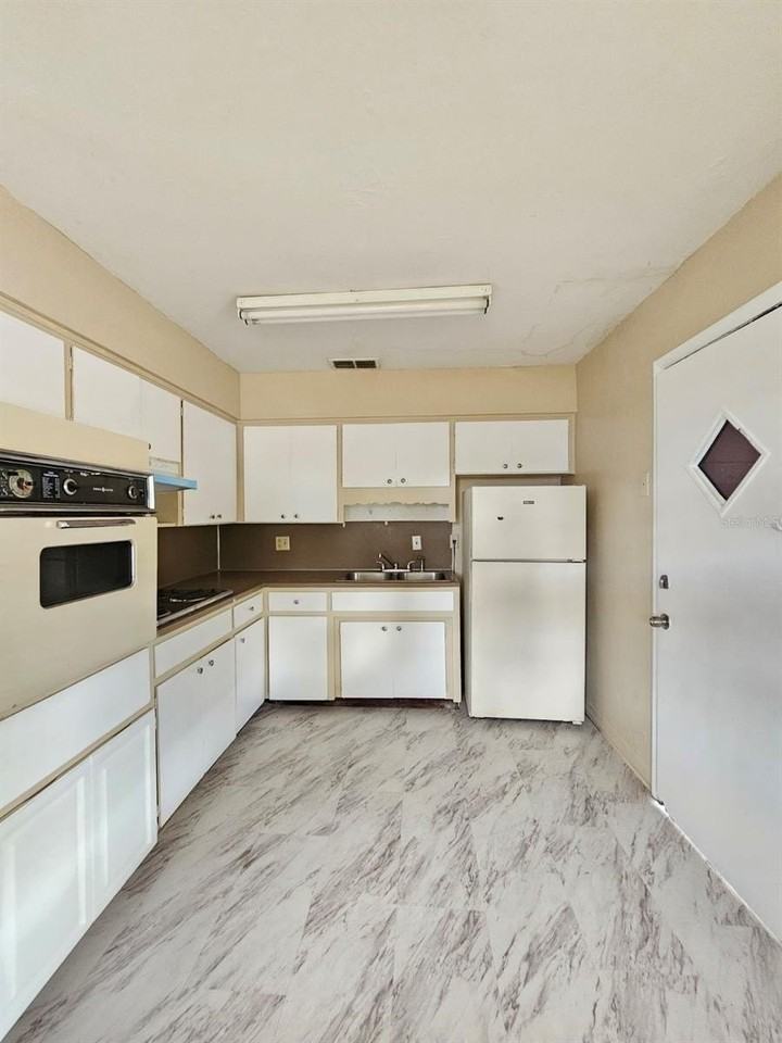 1216 E Myrtle St - Photo 5 of 18