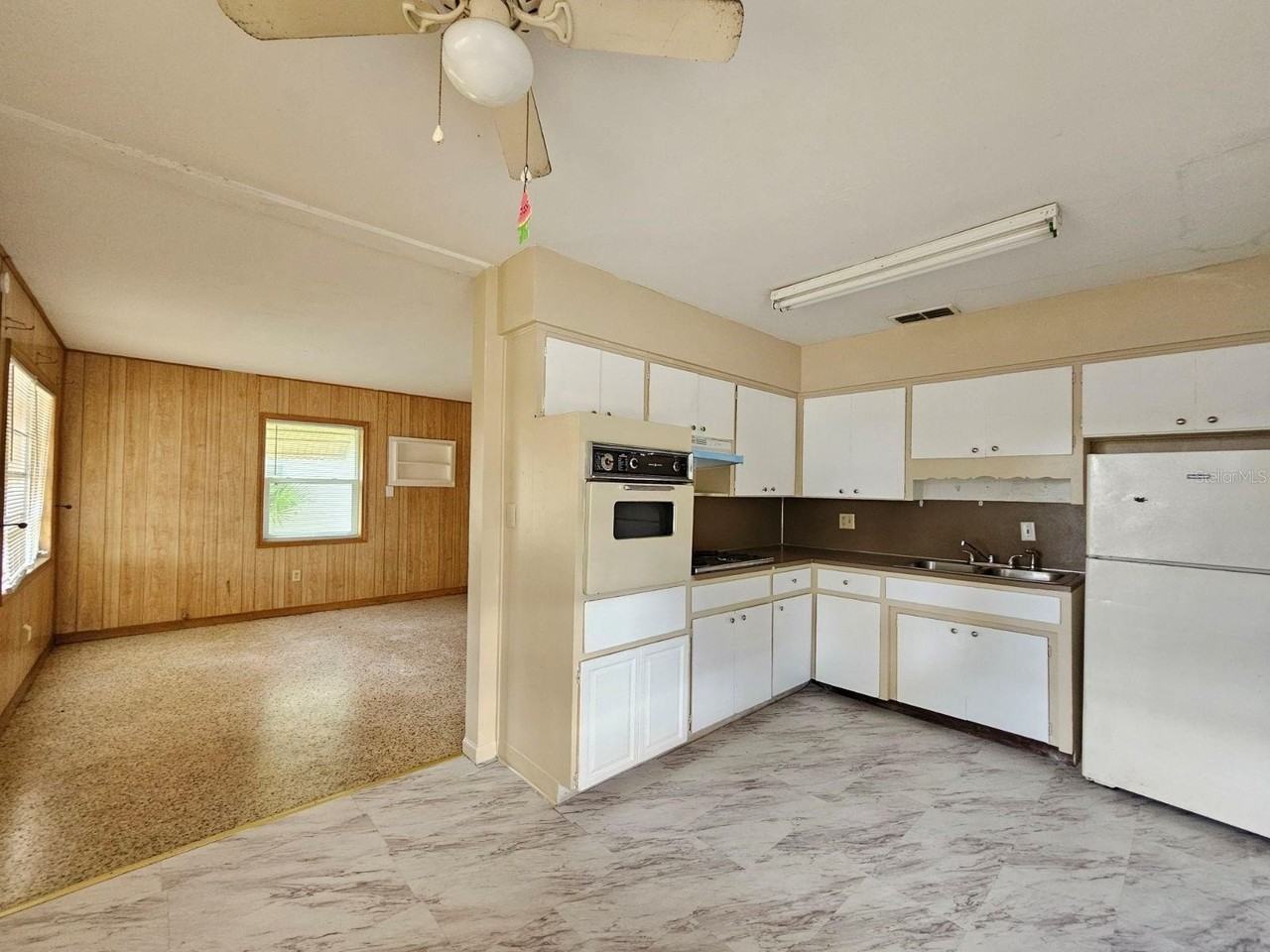 1216 E Myrtle St - Photo 6 of 18