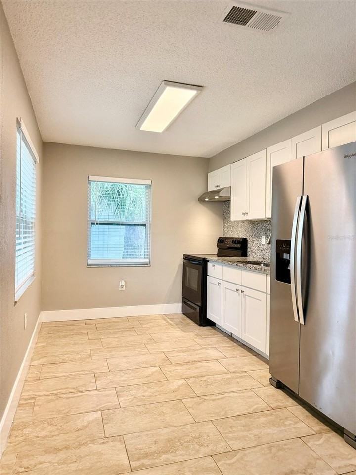 7132 Oakwood Dr - Photo 3 of 24