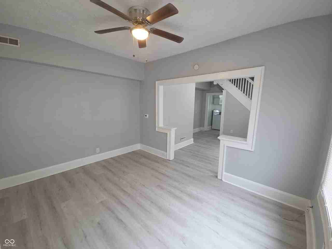 1339 Lee St - Photo 4 of 18