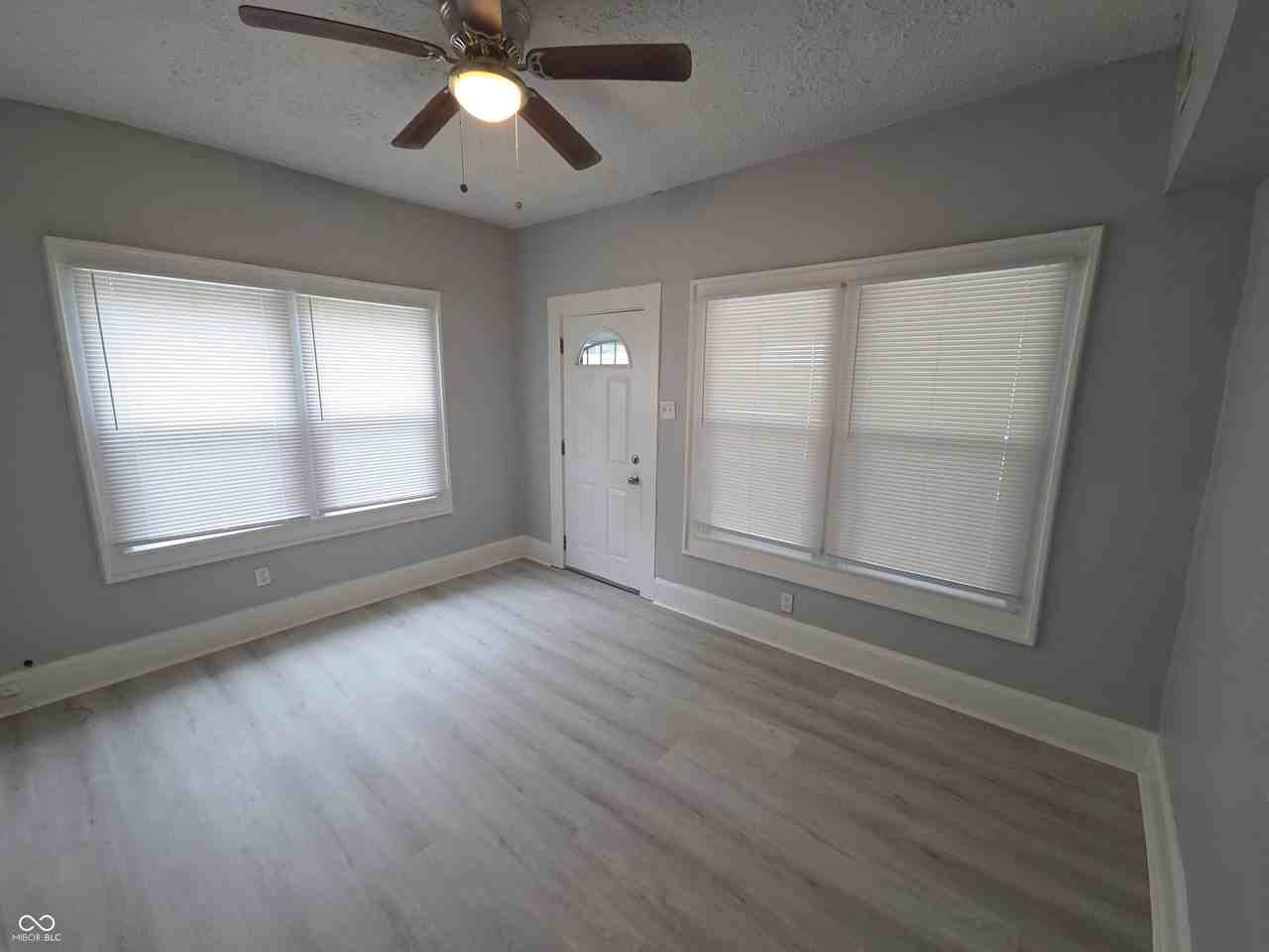 1339 Lee St - Photo 5 of 18