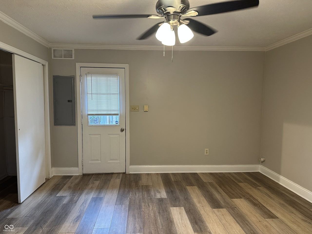1545 Temperance Ave - Photo 4 of 21