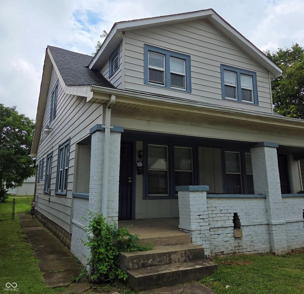 1337 Lee St - Photo 2 of 15