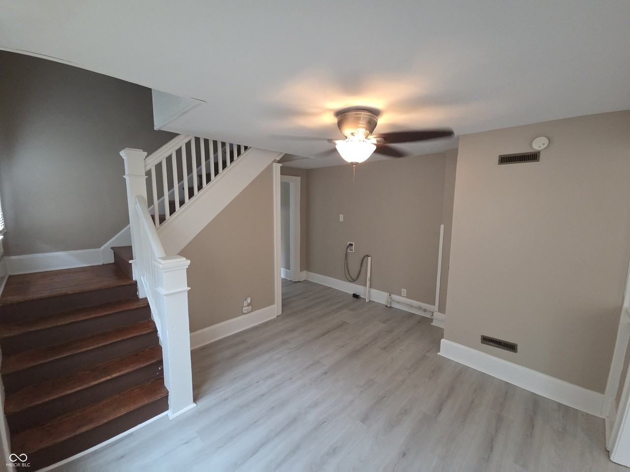 1337 Lee St - Photo 5 of 15