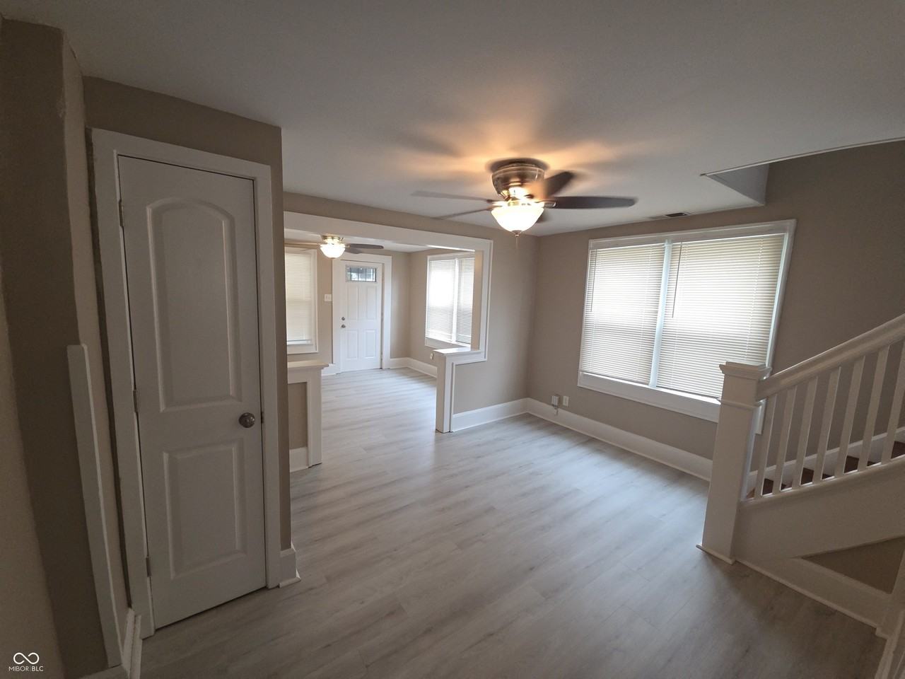 1337 Lee St - Photo 6 of 15