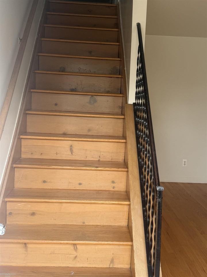 20644 Hollywood St - Photo 4 of 26
