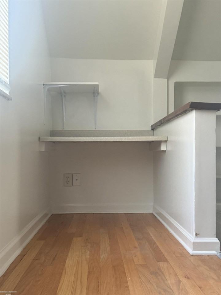 20644 Hollywood St - Photo 5 of 26