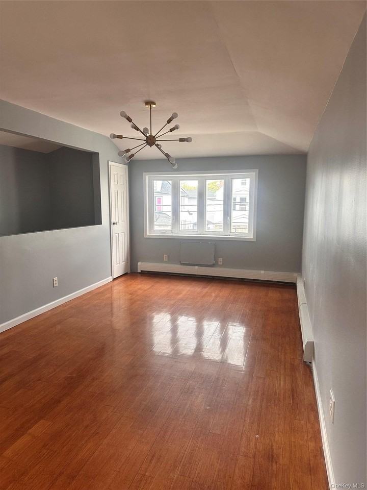 18312 144th Ave - Photo 2 of 8