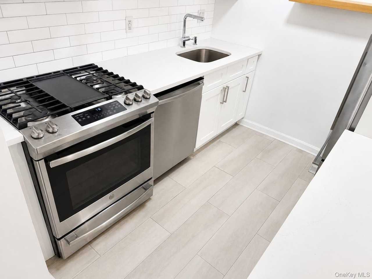 4525 Henry Hudson Pkwy #1202 - Photo 7 of 18