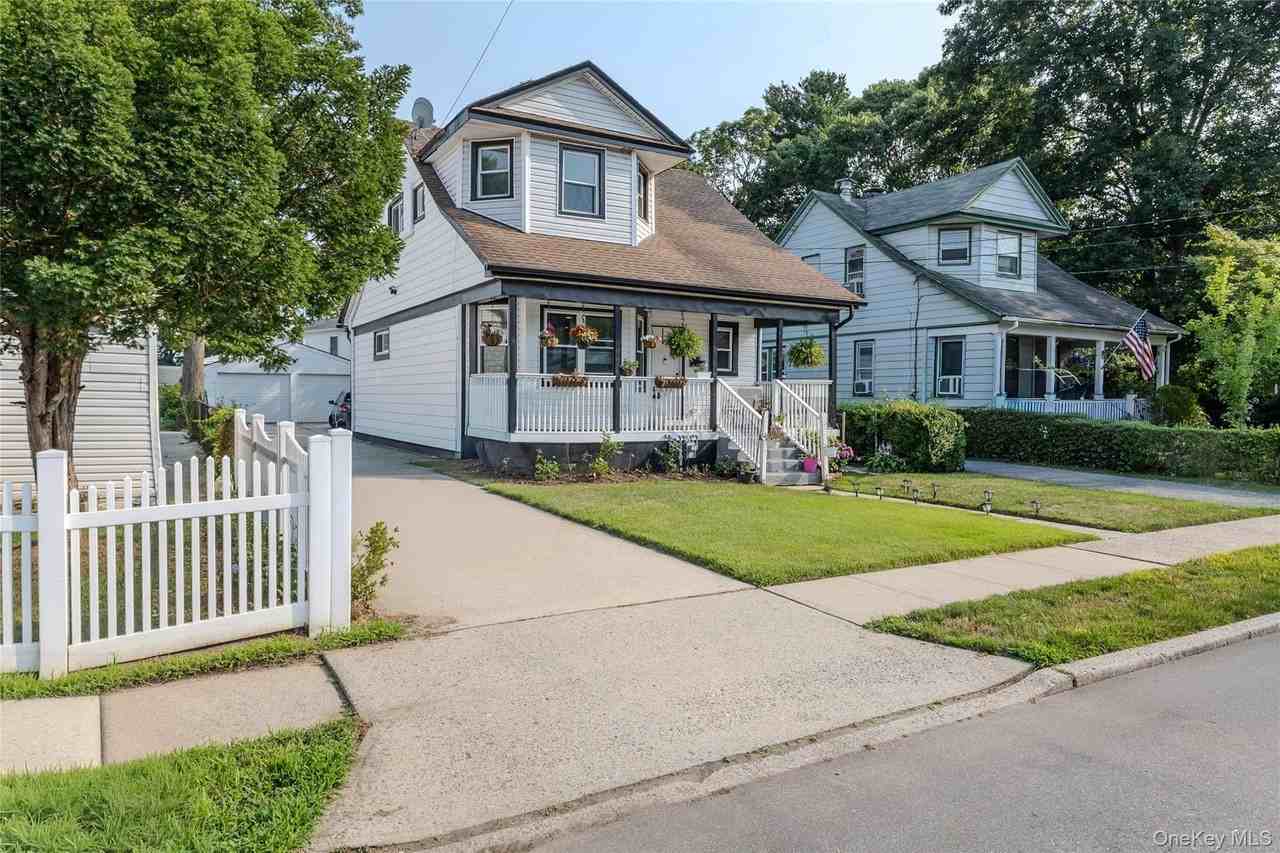 55 Henry St - Photo 2 of 13