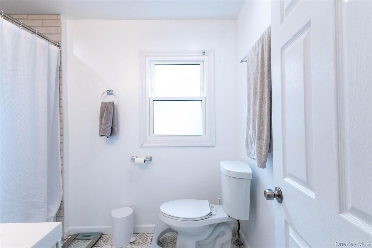 55 Henry St - Photo 7 of 13