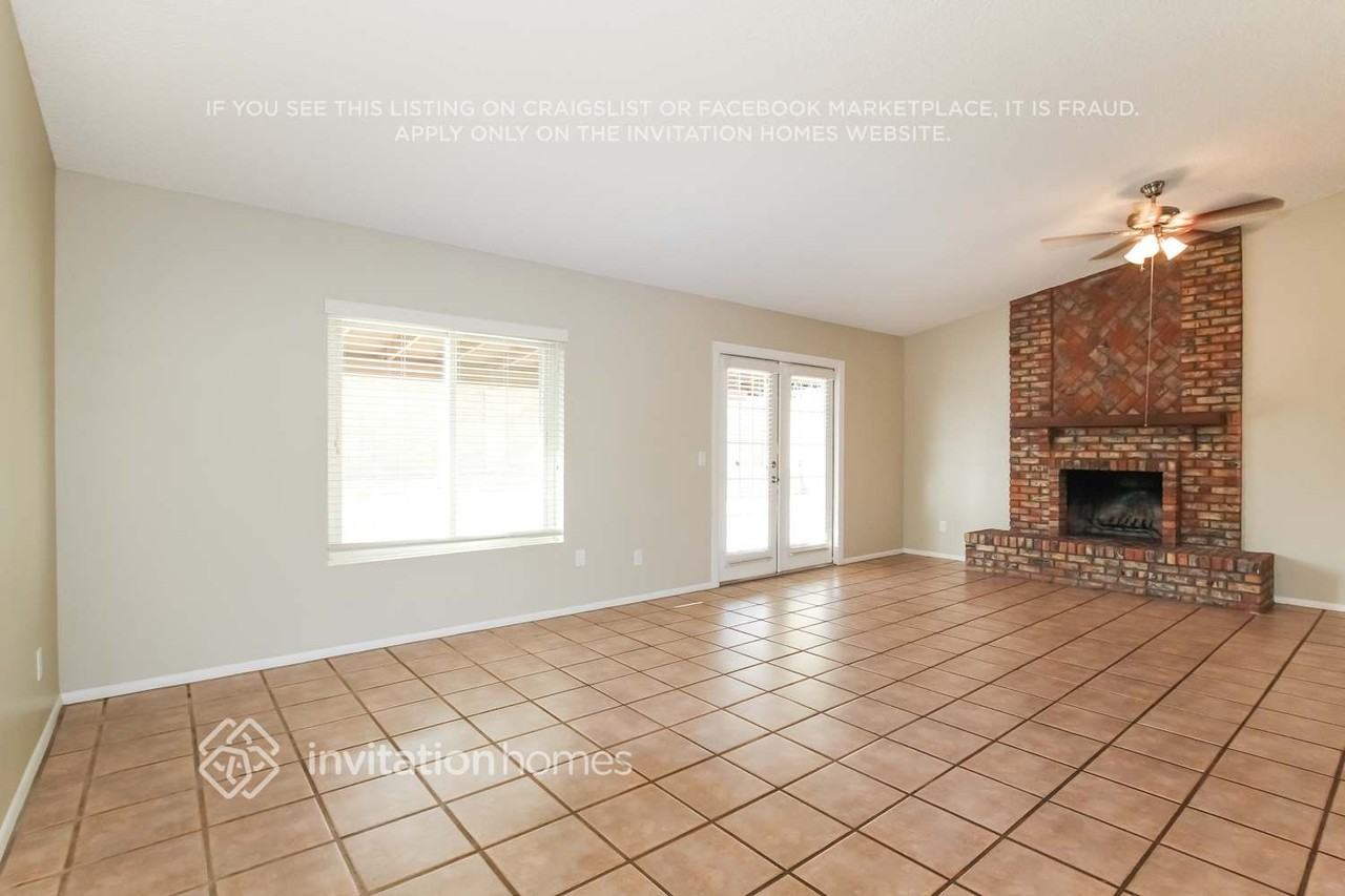 18433 N 2nd Dr - Photo 3 of 20