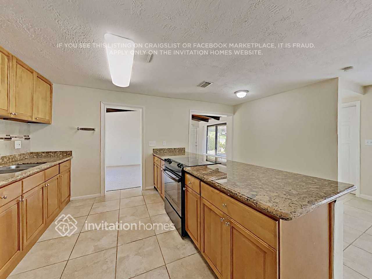 207 Redwood Ave - Photo 7 of 17