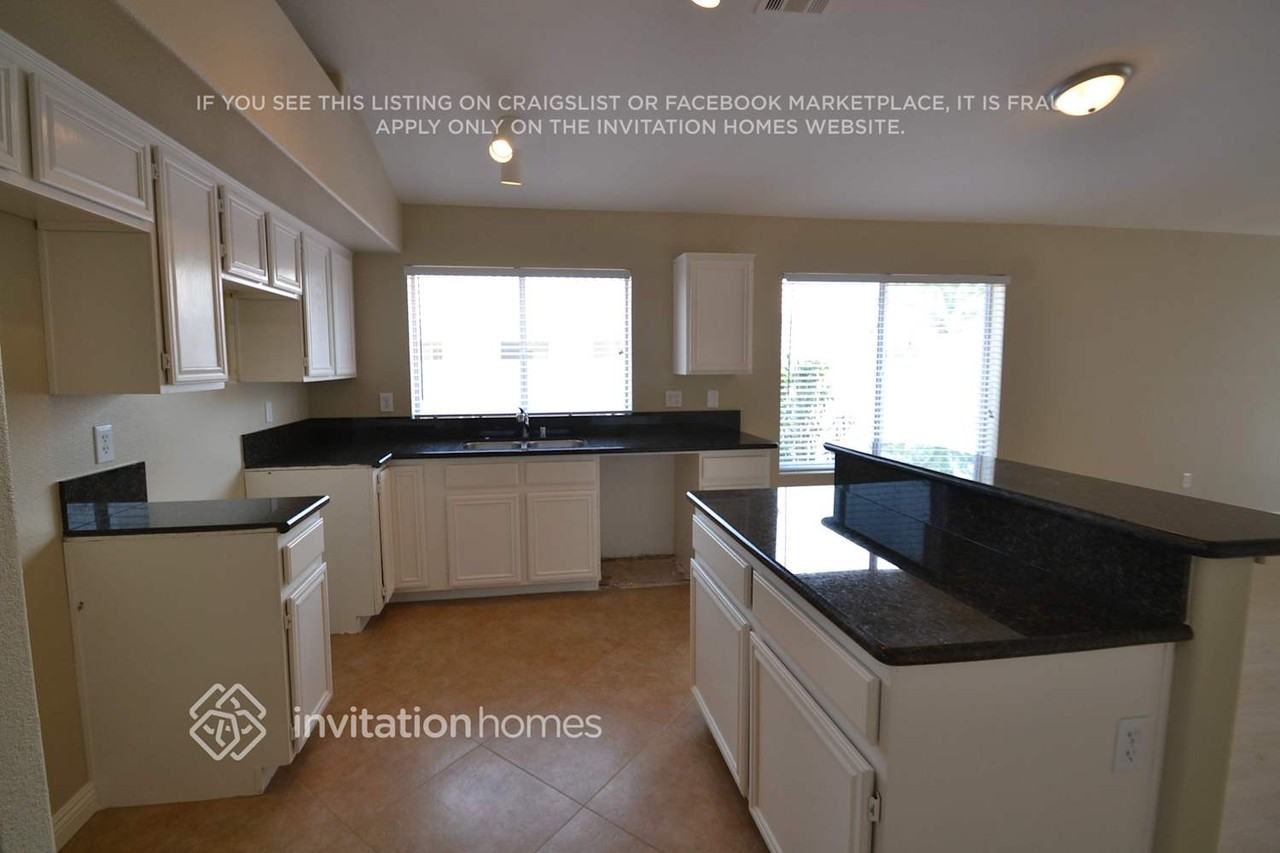 1718 Watercreek Dr - Photo 5 of 10
