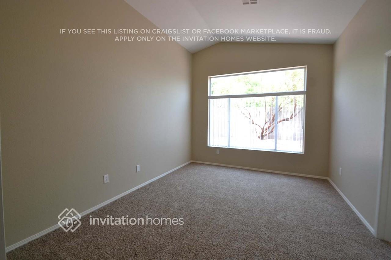 1718 Watercreek Dr - Photo 6 of 10