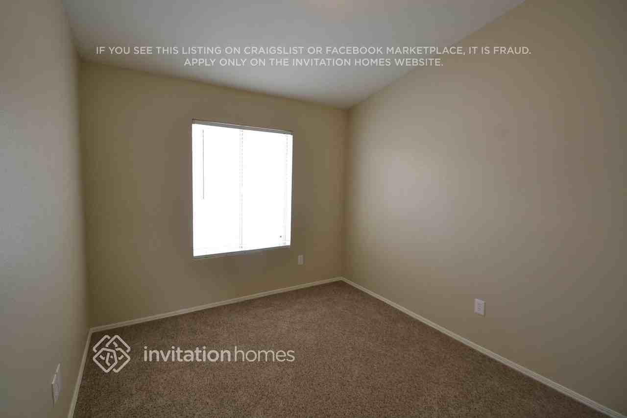 1718 Watercreek Dr - Photo 7 of 10