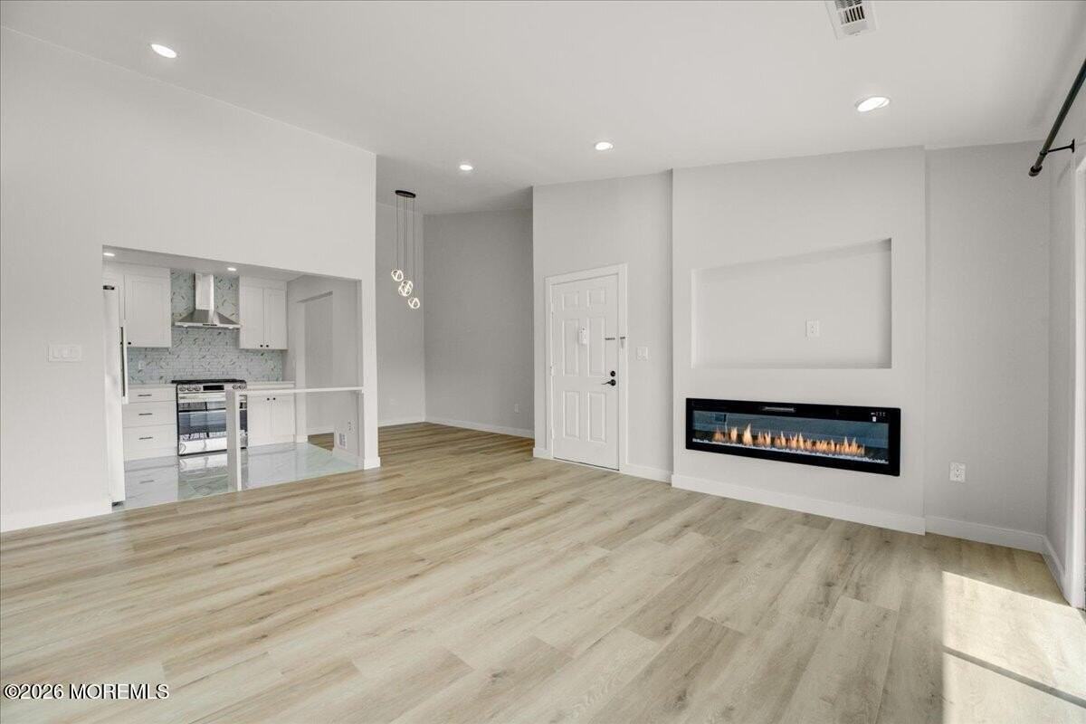 341 Danbury Ln - Photo 6 of 26