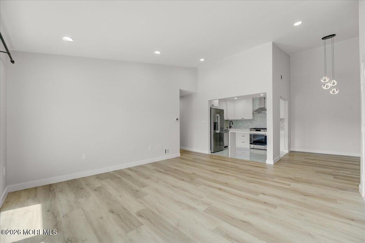 341 Danbury Ln - Photo 7 of 26