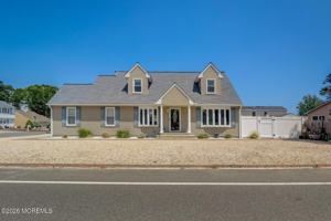 featured image of 1 Pine Crest Dr