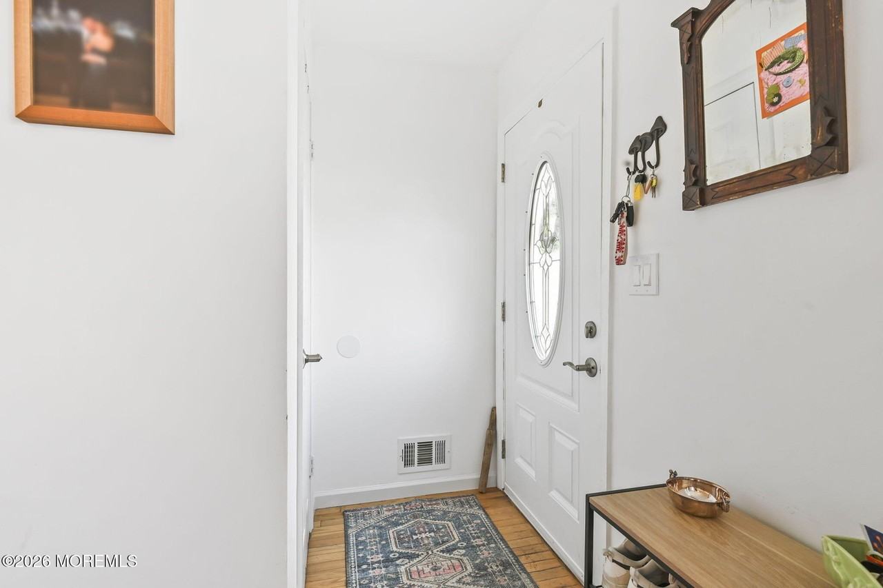 12 Bayview Ave - Photo 4 of 30