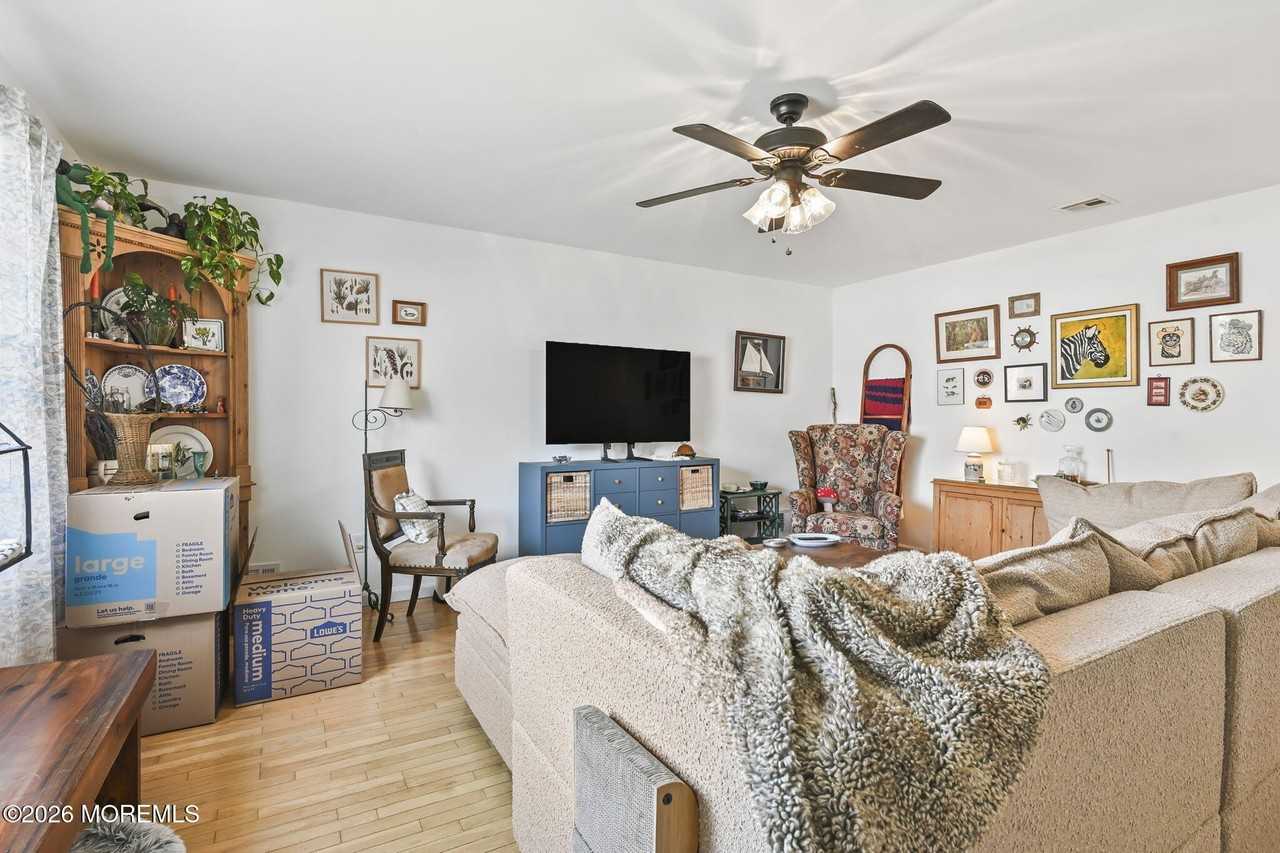 12 Bayview Ave - Photo 5 of 30