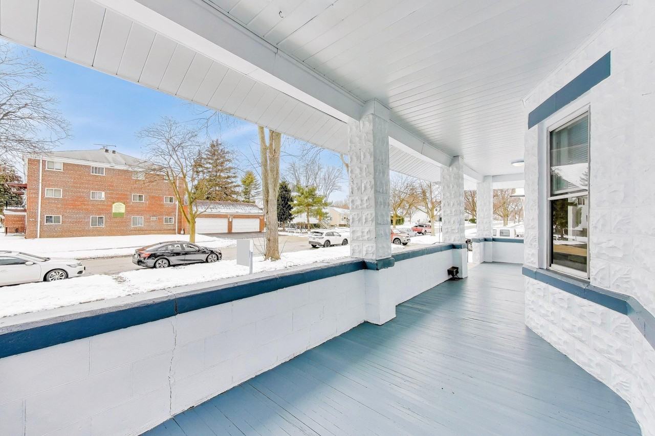 1638 Oakwood Ave - Photo 4 of 35