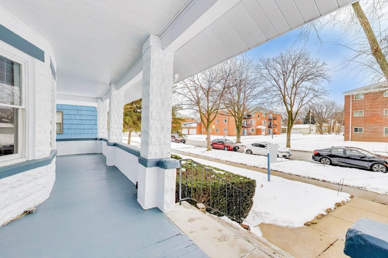 1638 Oakwood Ave - Photo 5 of 35