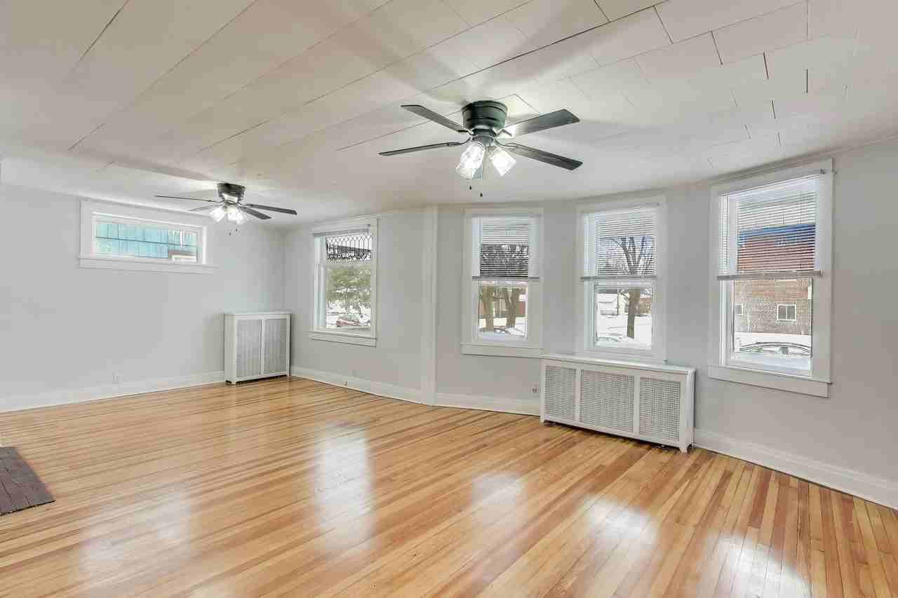 1638 Oakwood Ave - Photo 6 of 35