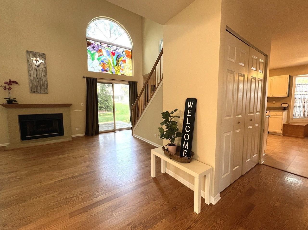 812 Canterbury Ln - Photo 2 of 18