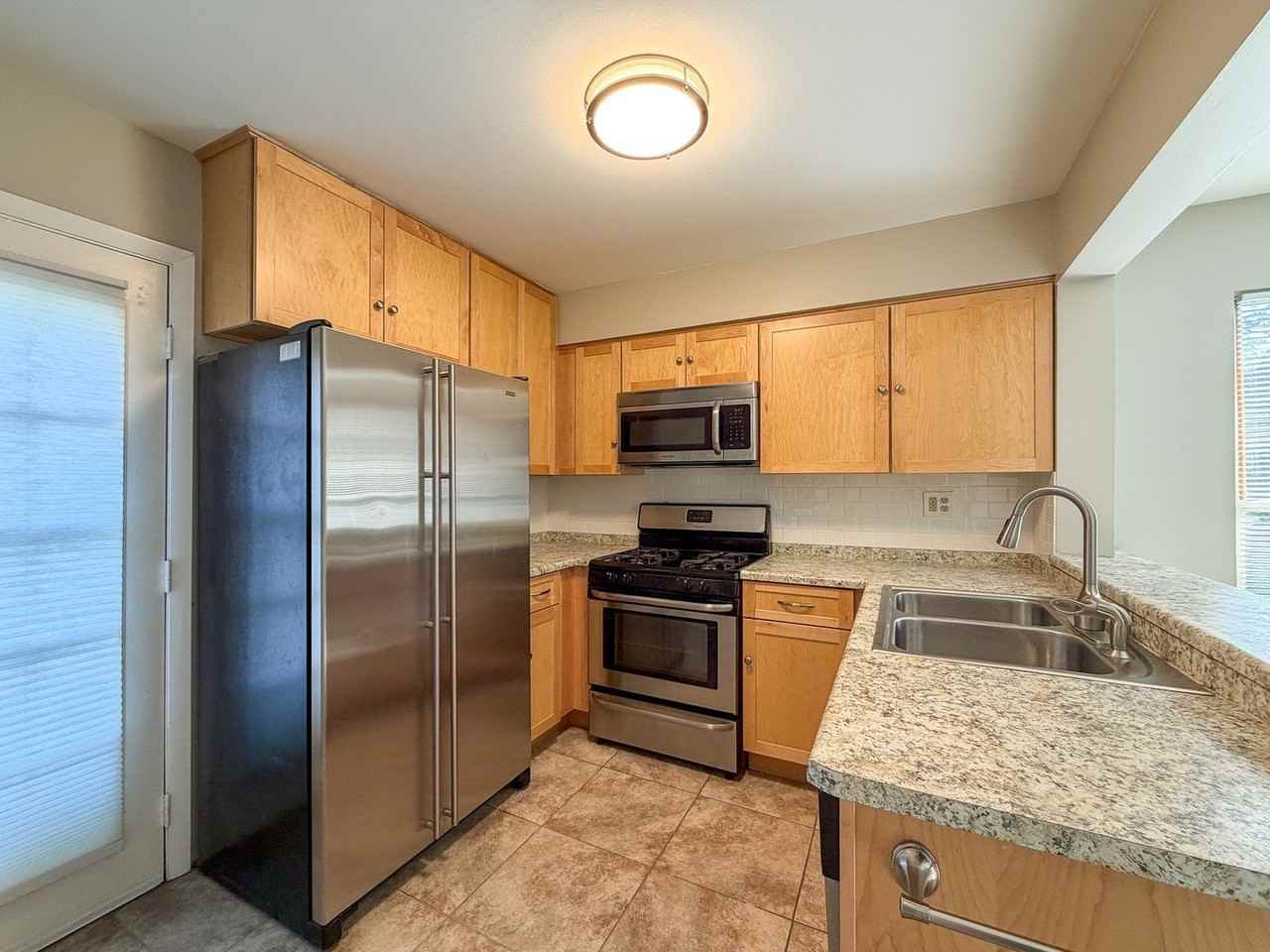 2615 Oakshire Ct - Photo 4 of 15