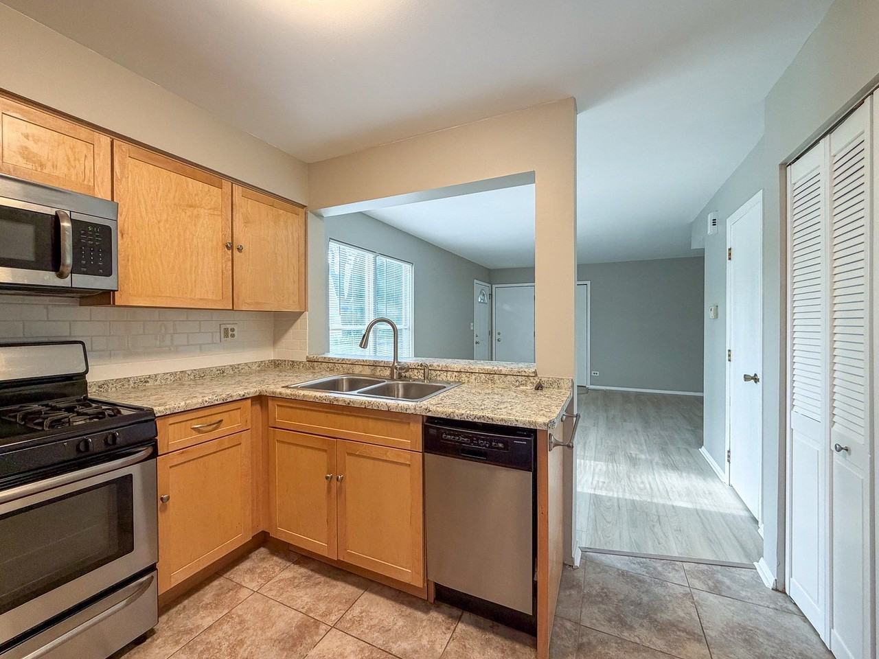 2615 Oakshire Ct - Photo 5 of 15