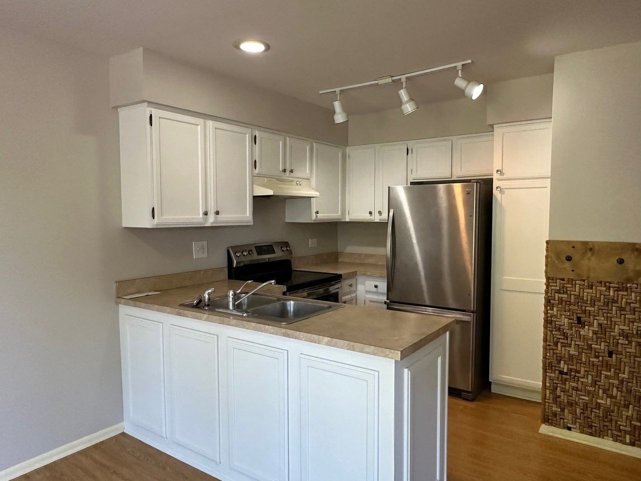 1486 W Jefferson Ave #E - Photo 6 of 13