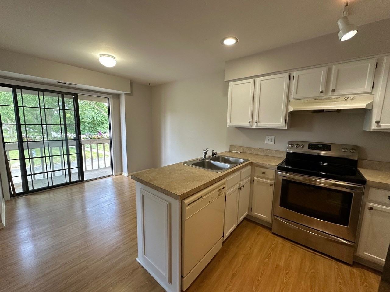 1486 W Jefferson Ave #E - Photo 7 of 13