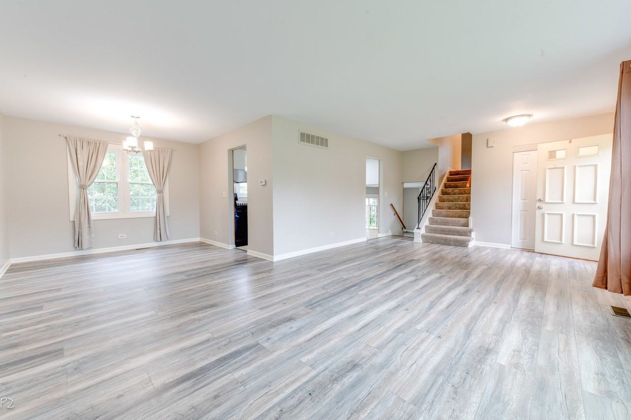 5S735 Park Meadow Dr - Photo 2 of 20
