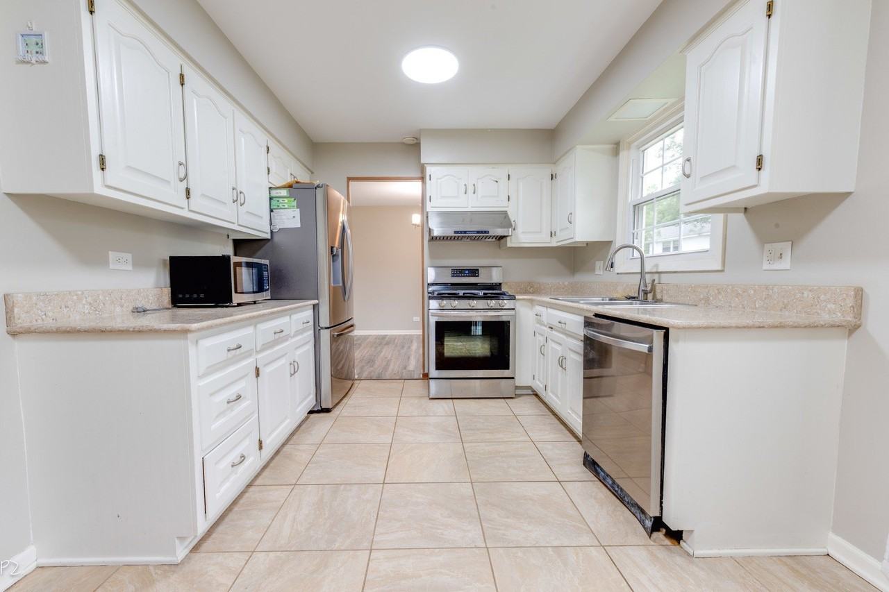 5S735 Park Meadow Dr - Photo 4 of 20