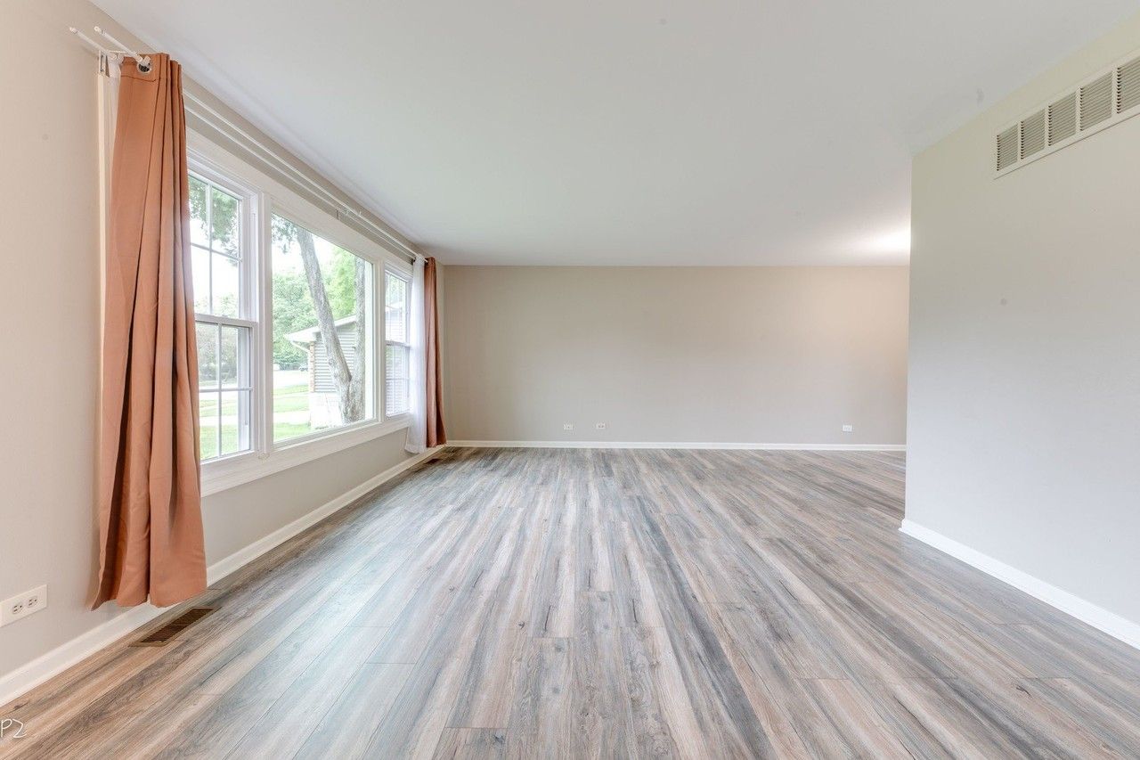 5S735 Park Meadow Dr - Photo 7 of 20
