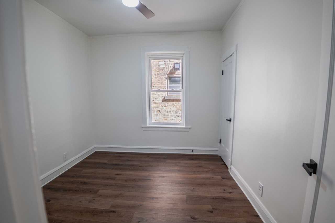 5737 N Washtenaw Ave #1 - Photo 7 of 15