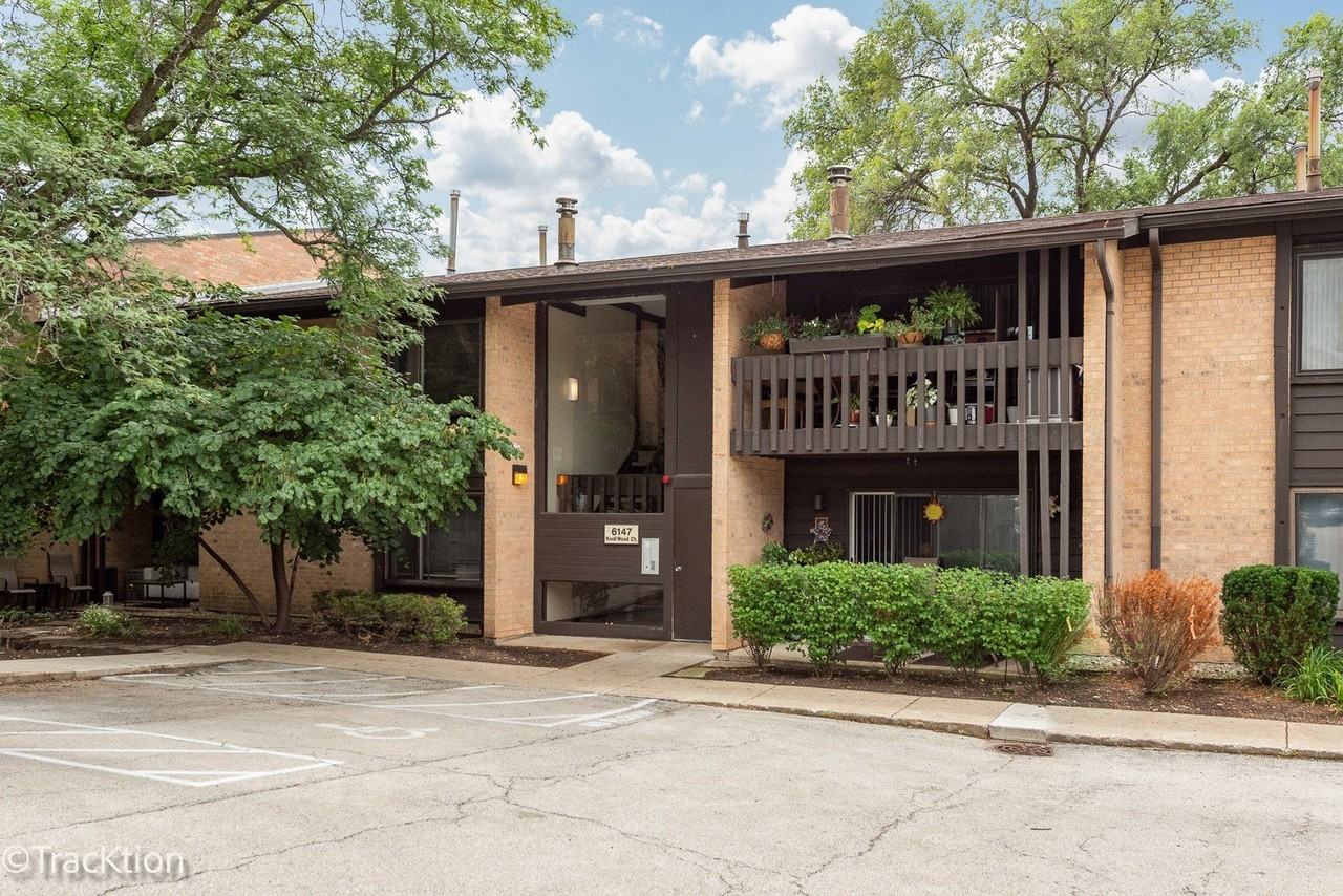 6147 Knoll Wood Ct #204