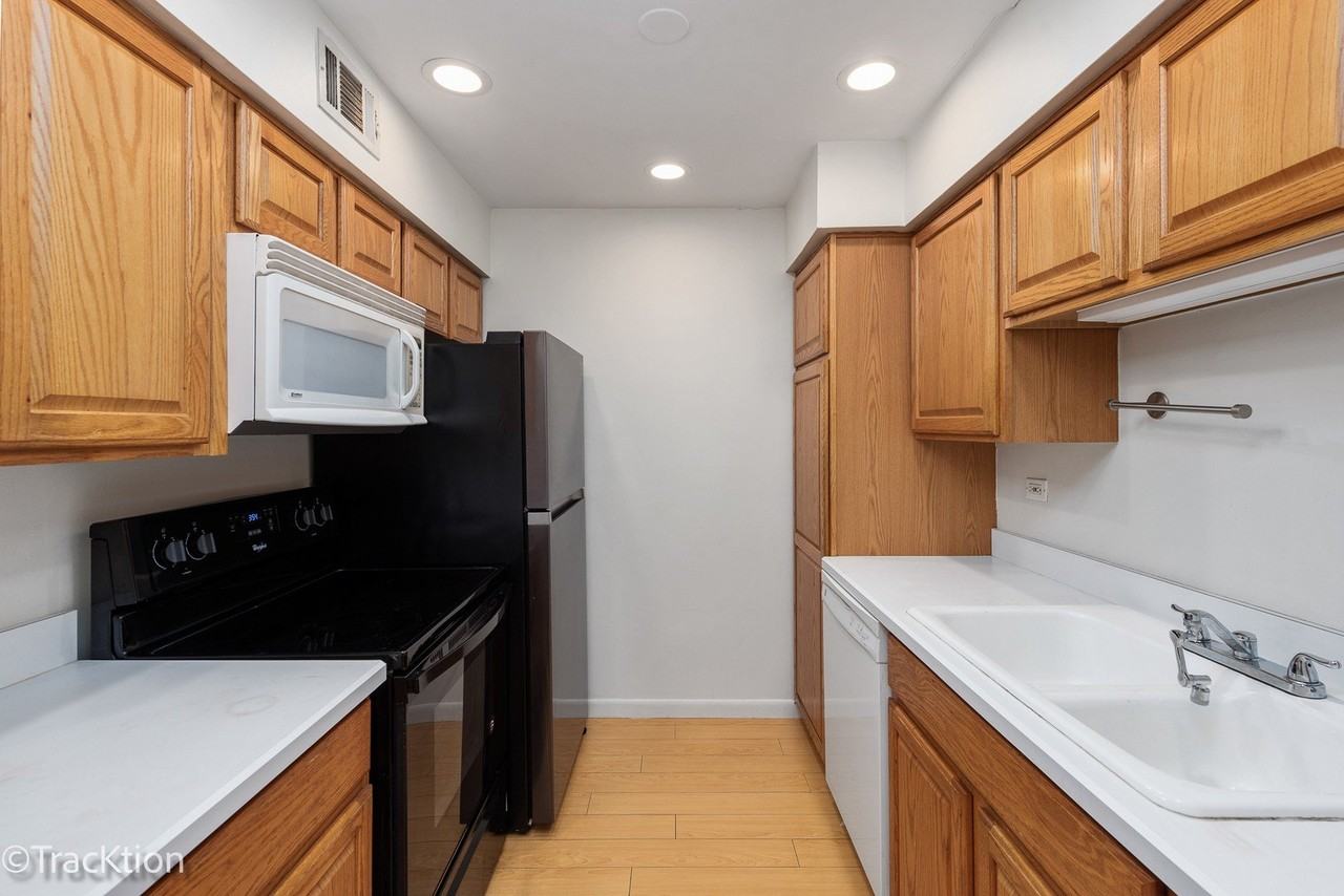 6147 Knoll Wood Ct #204 - Photo 6 of 17