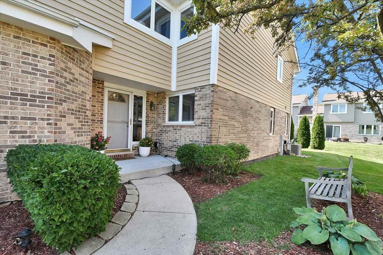 17323 Lakebrook Dr - Photo 2 of 30