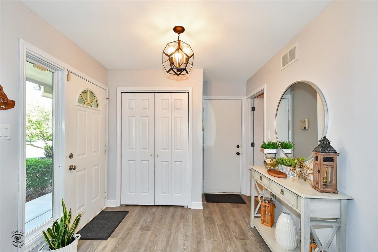 17323 Lakebrook Dr - Photo 3 of 30